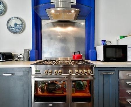 Quirky 4 Bedroom Apartment With Terrace Кардифф Экстерьер фото
