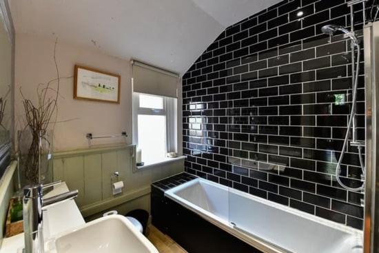 Quirky 4 Bedroom Apartment With Terrace Кардифф Экстерьер фото